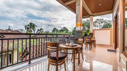 Patio, Day, View (from property/room), Balcony/Terrace, Dining area