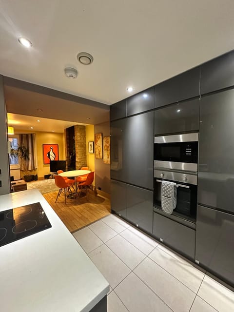 Kitchen or kitchenette, Dining area, oven, stove