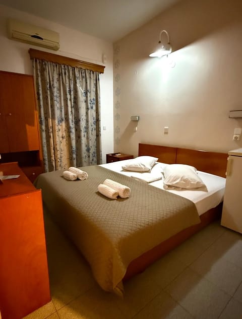 Bed, Photo of the whole room, Bedroom, towels, air conditioner