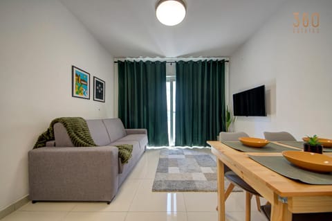 Communal lounge/ TV room, Living room, Seating area, Dining area, Evening entertainment