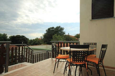 Balcony/Terrace, children, Family