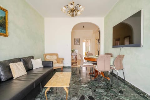 TV and multimedia, Living room, Dining area