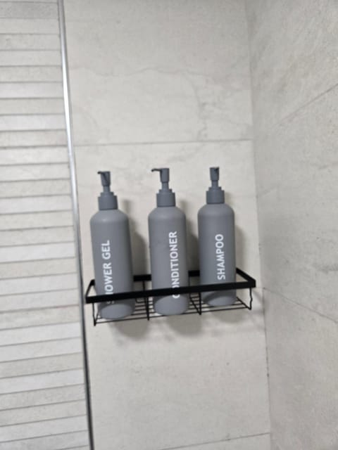 Conyngham Villa, Luxury Detached House, 6 Beds, 4BR,Large garden, Parking - Sleeps 8 Apartment in Northampton