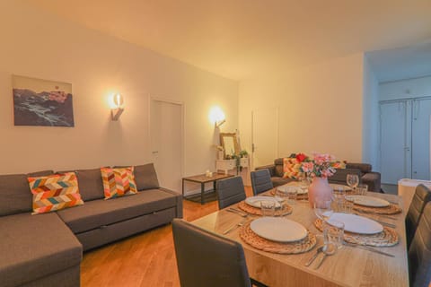 Living room, Seating area, Dining area