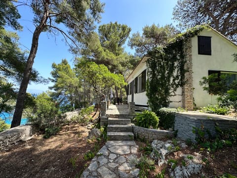 Property building, Day, Natural landscape, Garden view