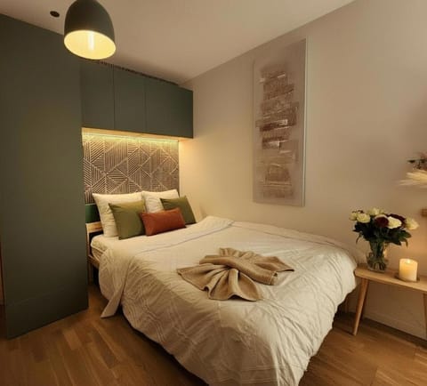 Room Opposite Metro Line 14 - Balcony & Garden View - 5 min Orly 7 min Paris Vacation rental in Chevilly Larue