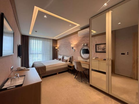 Bed, TV and multimedia, Bedroom, wardrobe