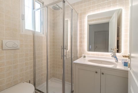 Family Villa-sea view, pool and garden near Monaco House in Roquebrune-Cap-Martin