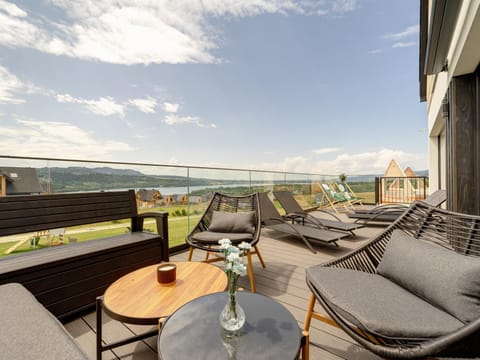 Patio, Mountain view