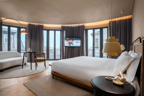 TV and multimedia, View (from property/room), Balcony/Terrace, Photo of the whole room, City view
