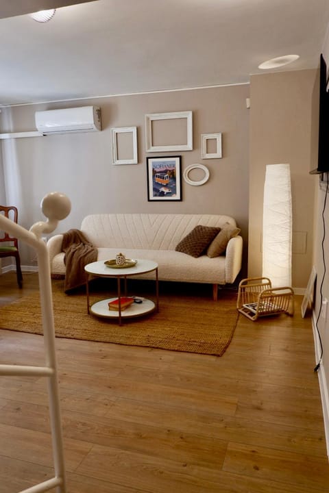 TV and multimedia, Seating area