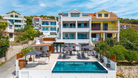 Balcony/Terrace, Swimming pool