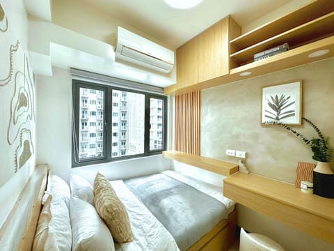 Bed, Bedroom, air conditioner