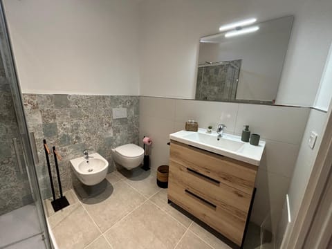 Shower, Toilet, Bathroom, bidet