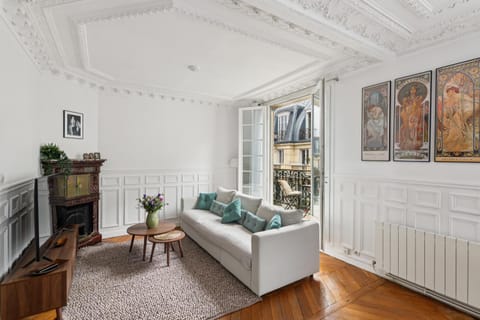 Living room, Photo of the whole room