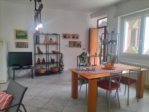 TV and multimedia, Dining area