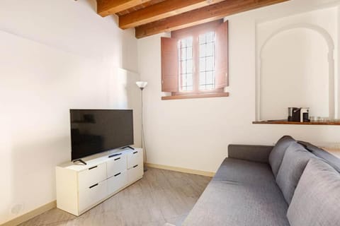 TV and multimedia, Living room, Evening entertainment