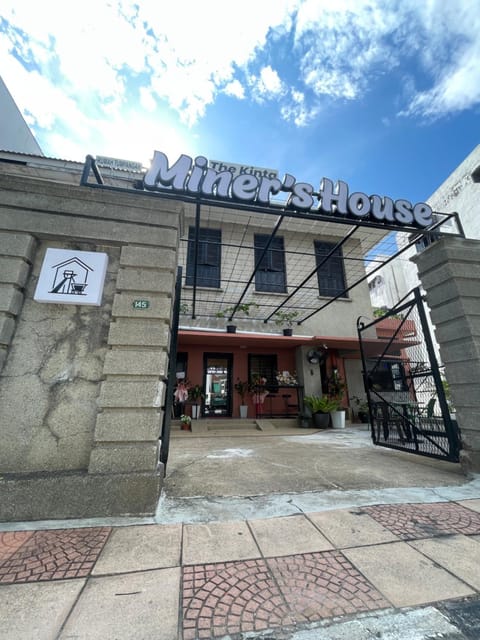 Property building, Facade/entrance, Day