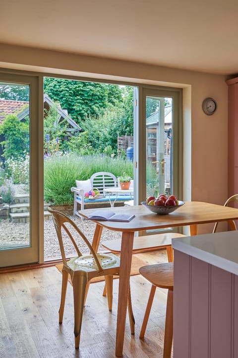 Crown Cottage Norfolk House in North Norfolk District