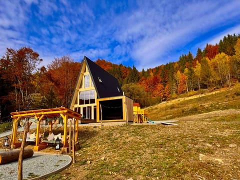 Property building, Facade/entrance, Natural landscape, Children play ground, Sauna, Balcony/Terrace, Lounge or bar, Autumn