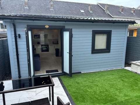 Property building, Patio, Garden