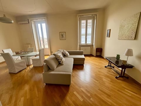 Living room, Seating area, air conditioner