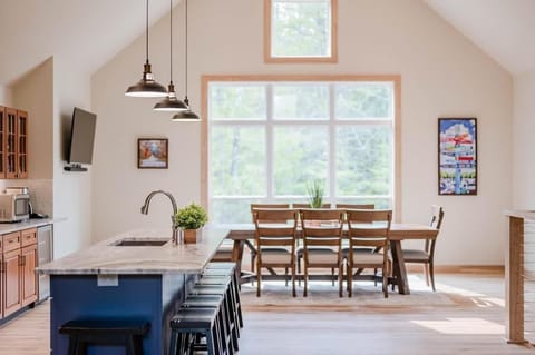 Spacious 4Br CavePoint Stay Near Dunes PetFriendly House in Door County