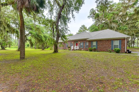 3 Mi to Historic Dtwn Family Retreat in Beaufort! House in Beaufort