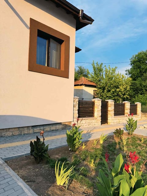 Къща за гости "Хармония" - Луковит Villa in Pleven Province, Bulgaria