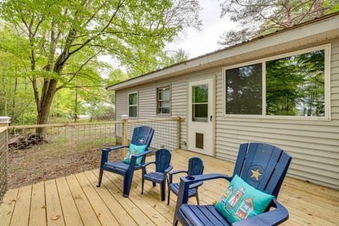 Walk to Lake Hamlin Cottage Near Boat Launch House in Hamlin Lake