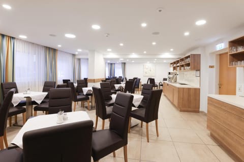 Restaurant/places to eat, Seating area