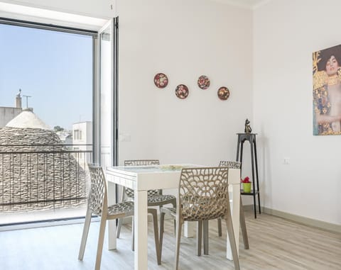 View (from property/room), Balcony/Terrace, Dining area