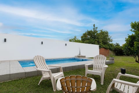 Patio, Day, Natural landscape, Garden, Garden view, Pool view, Swimming pool, sunbed