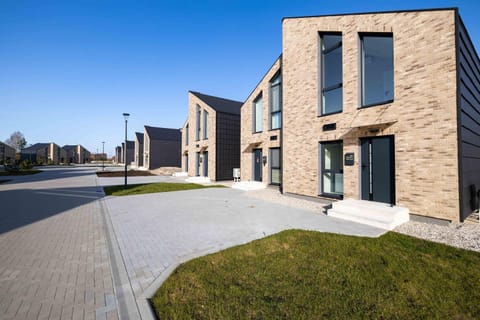 Property building, Street view