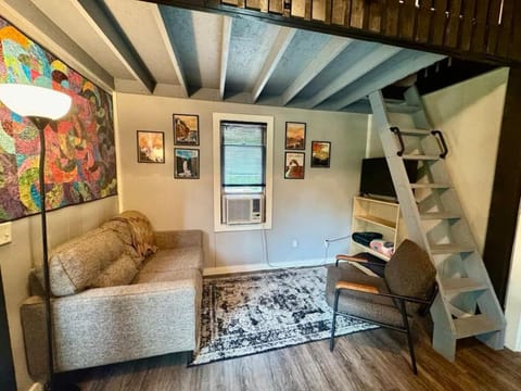 Holler Cabin and Camp Cabin in Eureka Springs