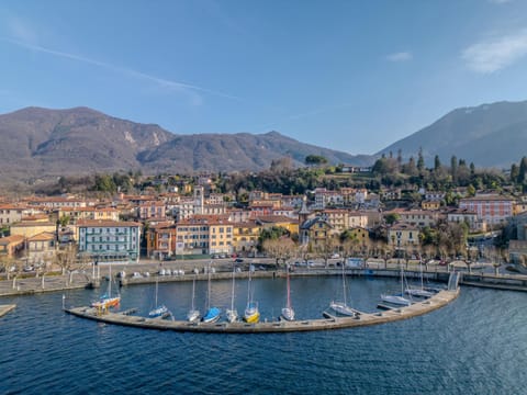 Nearby landmark, Bird's eye view