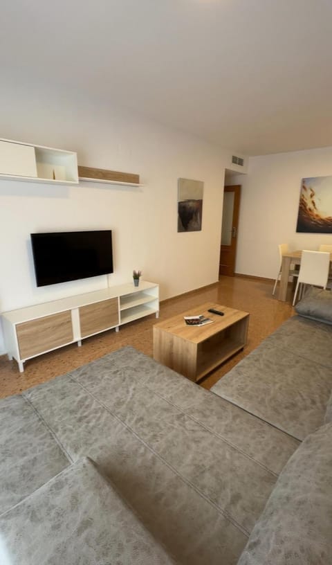 Communal lounge/ TV room, TV and multimedia, Seating area