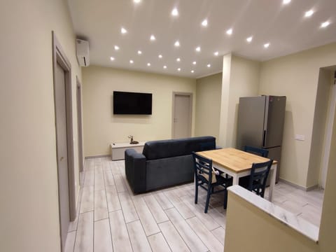 TV and multimedia, Living room, Dining area, Evening entertainment