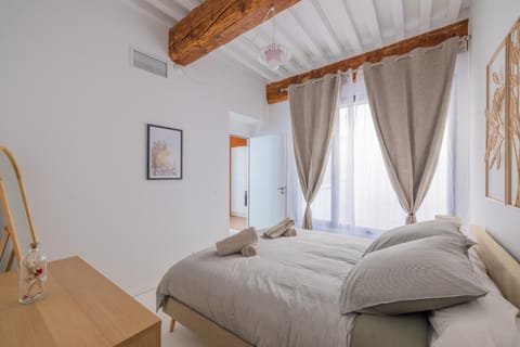 Bed, Photo of the whole room, Bedroom, air conditioner