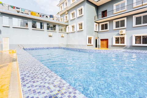Property building, Day, Swimming pool