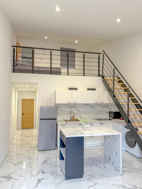 T3 Duplex Luxe Design Hyper Centre Port Clim Wifi Apartment in Toulon