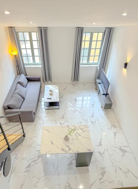 T3 Duplex Luxe Design Hyper Centre Port Clim Wifi Apartment in Toulon