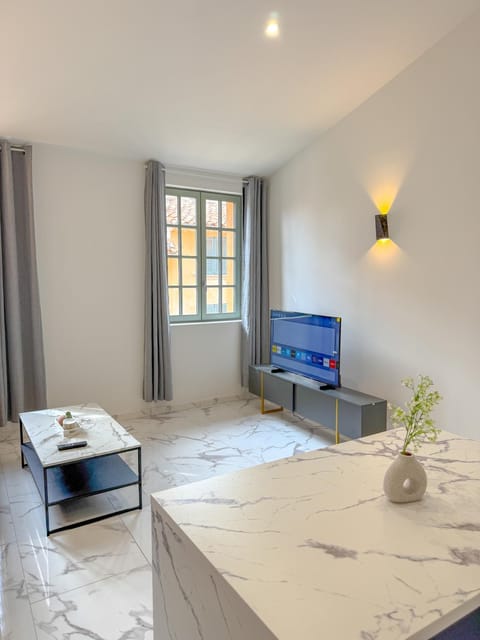 T3 Duplex Luxe Design Hyper Centre Port Clim Wifi Apartment in Toulon