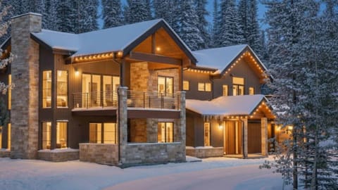 Wanderlust House in Fraser