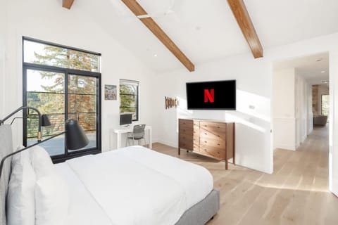 Wanderlust House in Fraser