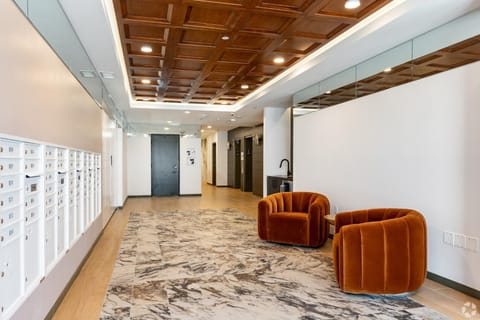 Westwood Penthouse 3 Bedroom 2 Bath w Gym, Balcony, Parking Apartment hotel in Westwood