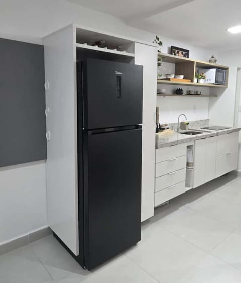 Kitchen or kitchenette, minibar, oven, stove