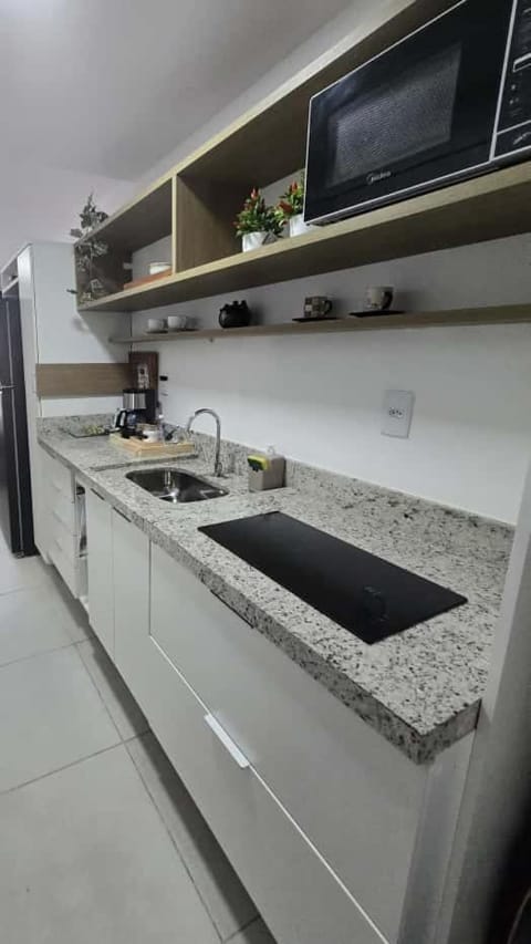 Kitchen or kitchenette, minibar, stove