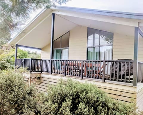 Property building, Spring, Day, Garden, View (from property/room), Balcony/Terrace, Garden view