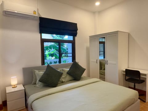 Bed, Bedroom, air conditioner